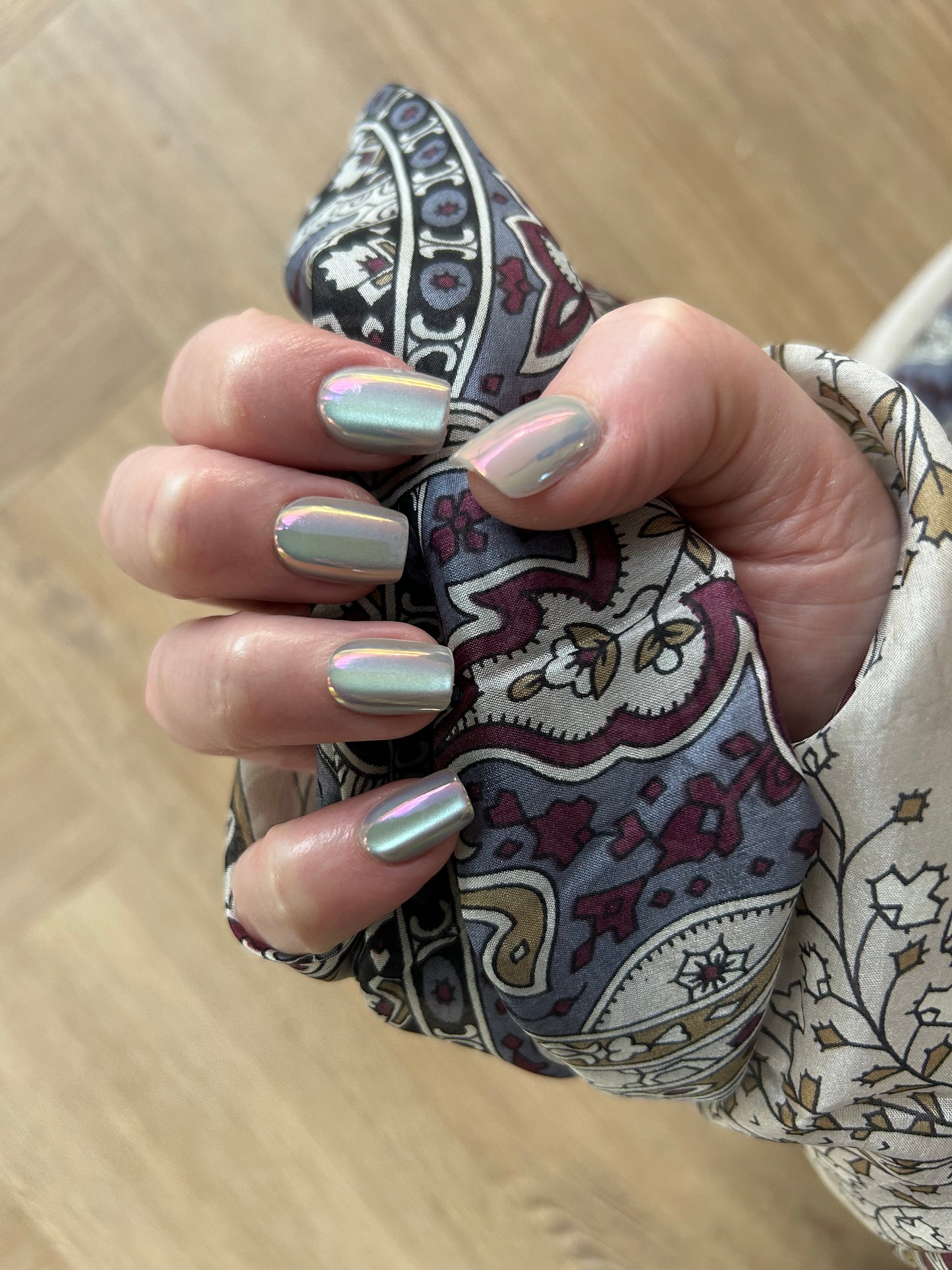 Starlight Chrome Press-On Nails (medium square)