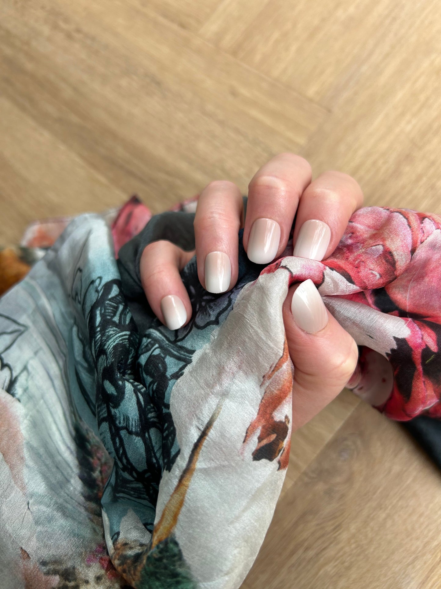 French Kiss Ombre Press-On Nails (medium oval)