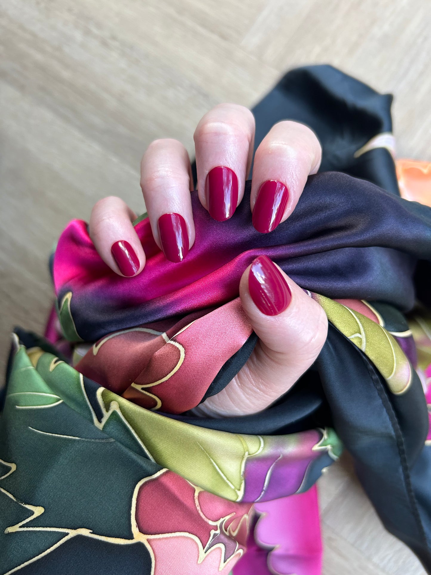 Valentine's Roses Press-On Nails (medium almond)