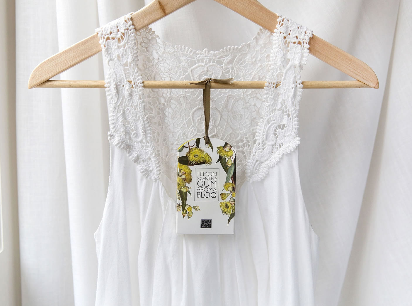 Bell Art Lemon Scented Gum Bloq - perfect for wardrobes!
